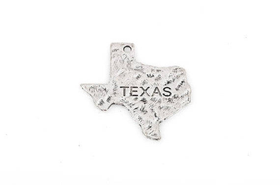 4 Stamped TEXAS STATE Cutout Charm Pendants, hammered antique silver tone metal, chs1839