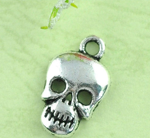 10 Small Silver Metal Gothic Skull Charms or Pendants for Halloween chs0627