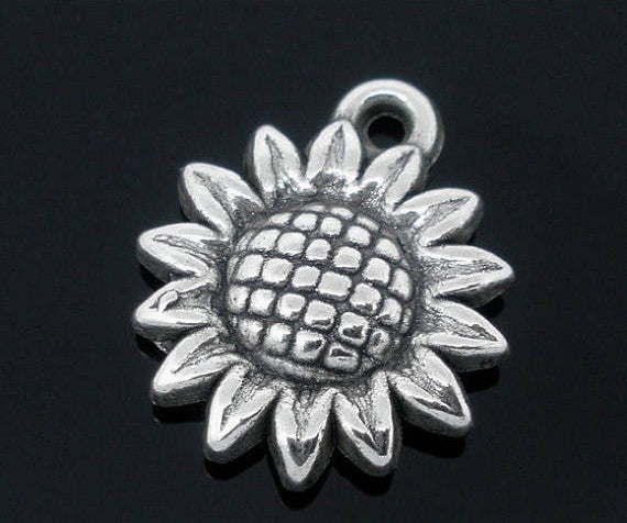 25 Antique Silver DAISY Flower SUNFLOWER Pendant Charms . metal coated acrylic cha0016