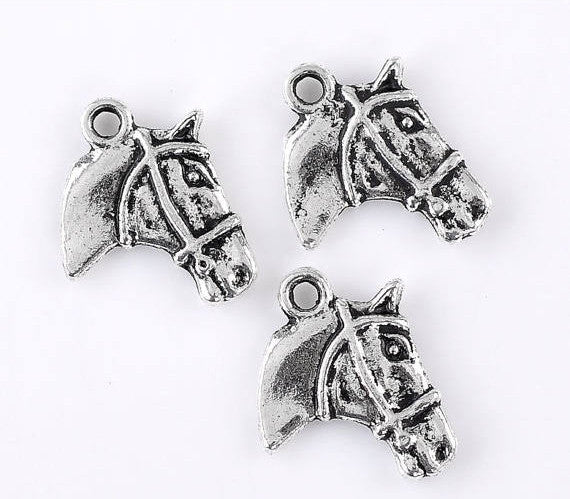 10 HORSE HEAD Charm Pendants  . Antique Tibetan Silver pewter metal 21mm x 19mm  chs0819