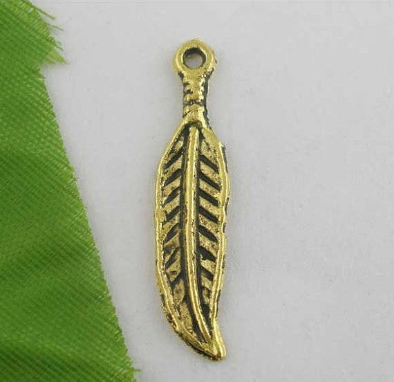 10 Antiqued Gold Tone Metal FEATHER CHARMS or Pendants 30mm chg0078