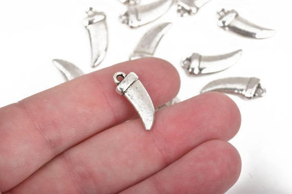 10 HORN or CLAW Tusk Charm Pendants, silver oxidized, 21x9mm, chs2532