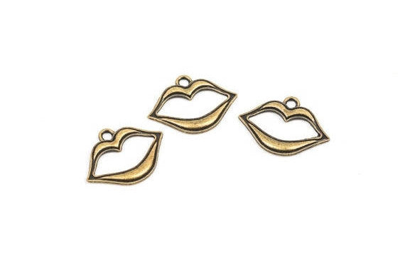 10 OPEN MOUTH and Lips Charm Pendants, antique bronze metal, chb0306