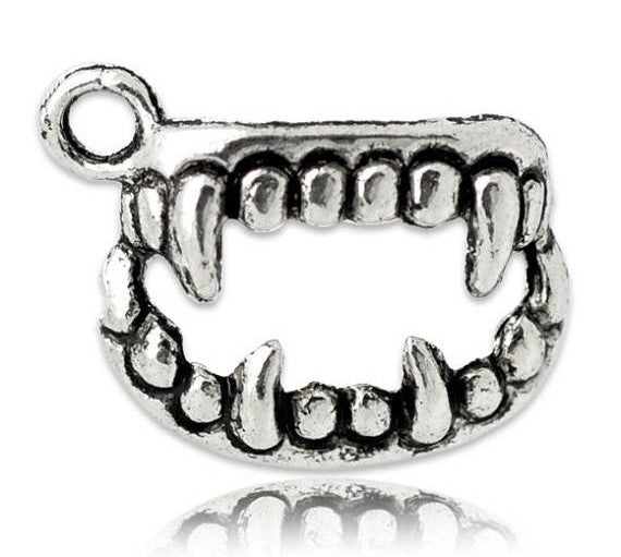 10 Antique Silver Tone MONSTER VAMPIRE Teeth Charm Pendants, 16x13mm, chs0643