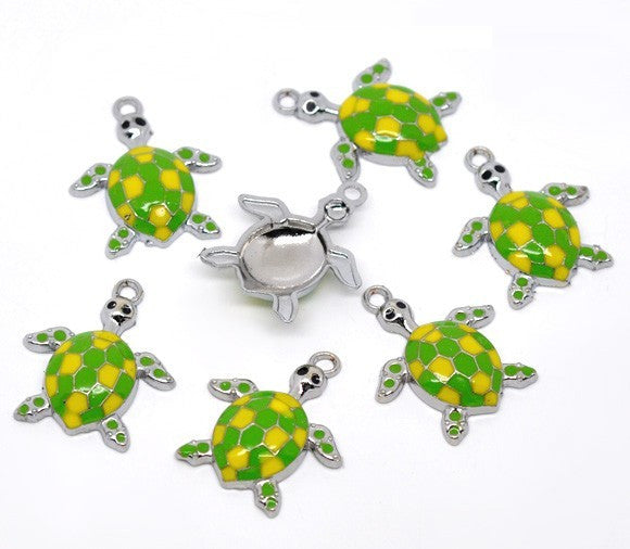 4 Green Enamel Turtle Charm Pendants. CHE0106