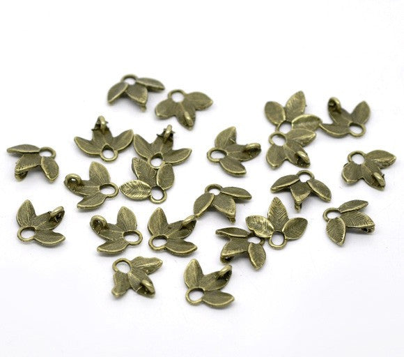 10 Antique Bronze Metal 3-LEAF Charm Connector Pendants 14x13mm. CHB0121