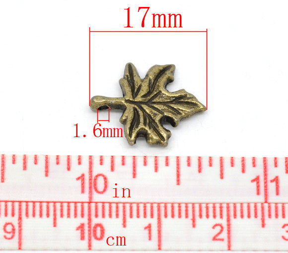 8 Antique Bronze Metal AUTUMN MAPLE Leaf Charm Pendants. chb0118