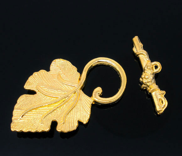 BRIGHT GOLD Metal Fancy Toggle Clasps . Grape Leaf Pattern . fcl0056
