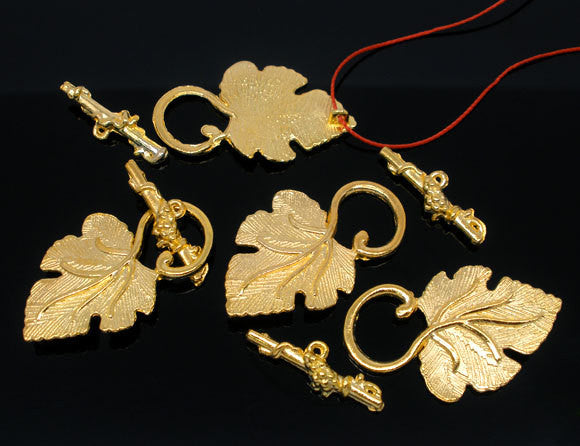 BRIGHT GOLD Metal Fancy Toggle Clasps . Grape Leaf Pattern . fcl0056