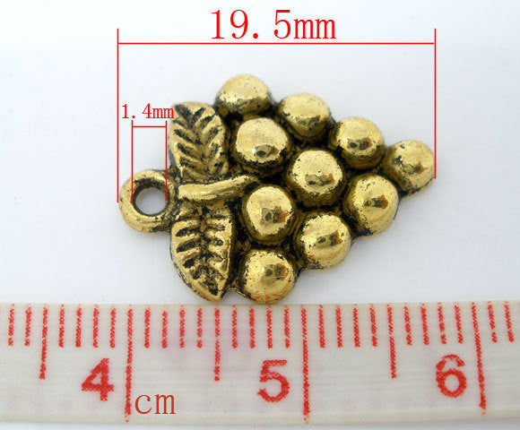 8 - Antique Gold Metal GRAPES Charm Pendants  19mm x 14mm chg0063