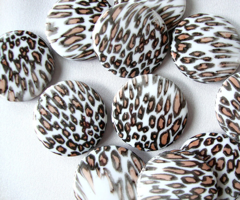 12 Large Round Discs LEOPARD or CHEETAH Animal Print Coin Disc Beads . acrylic   32mm . Brown, Tan and White bac0255