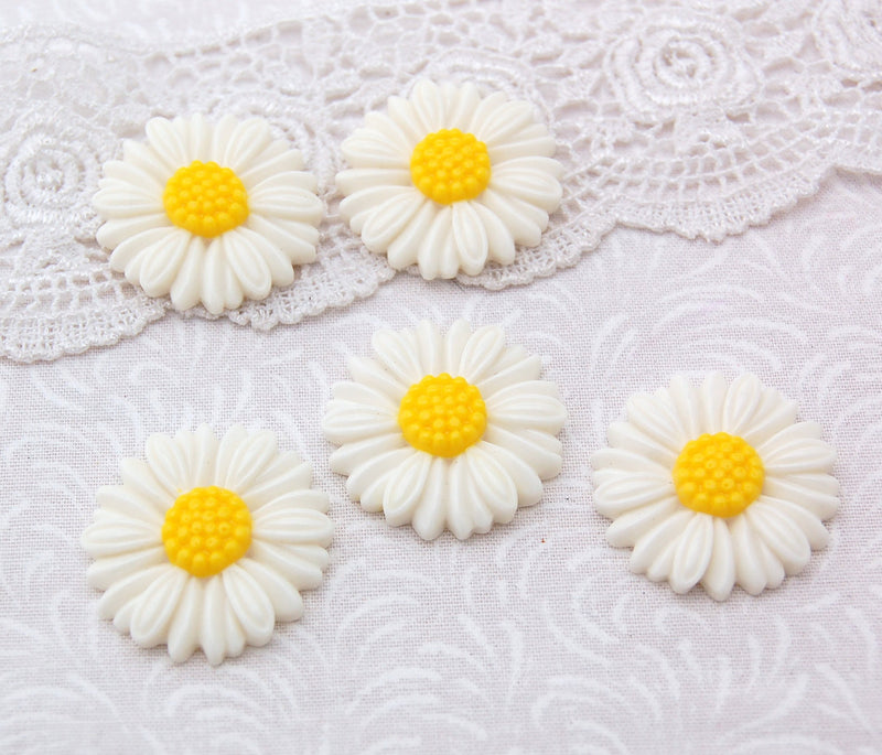10 WHITE and YELLOW Daisy Resin Acrylic Flower Cabochons  27mm diameter cab0133