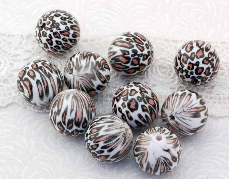 10 Acrylic LEOPARD or CHEETAH Spotted round Beads, 19mm . bac0214