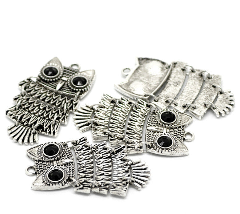1 Large Moveable OWL Pendant . silver tone metal. chs0721