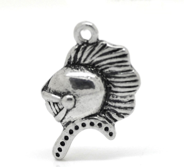 4 Pewter KNIGHT HEAD Mascot Pewter Charm Pendants . chs0188