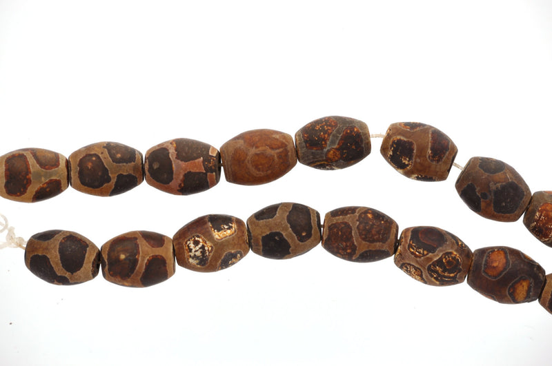 4 Beads Frosted SPOTTED DZI AGATE, Smooth Barrel Football Shaped Beads, dzi, 16x12mm . Natural Gemstones gag0058