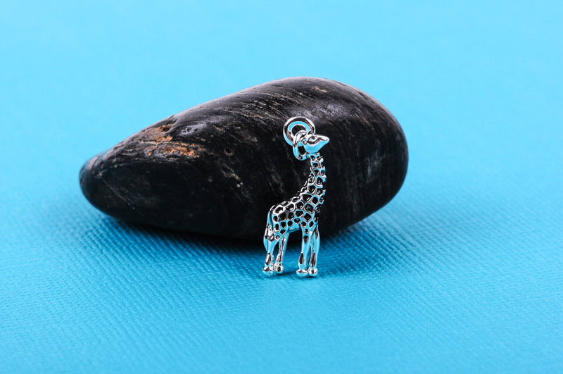 Silver Plated GIRAFFE Charm Pendant chs0465