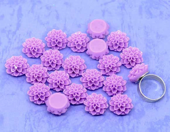 10 Resin Flower Cabochons, Chrysanthemum Mum . LAVENDER PURPLE  .  16mm cab0120