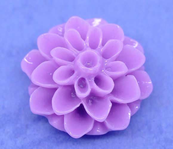 10 Resin Flower Cabochons, Chrysanthemum Mum . LAVENDER PURPLE  .  16mm cab0120