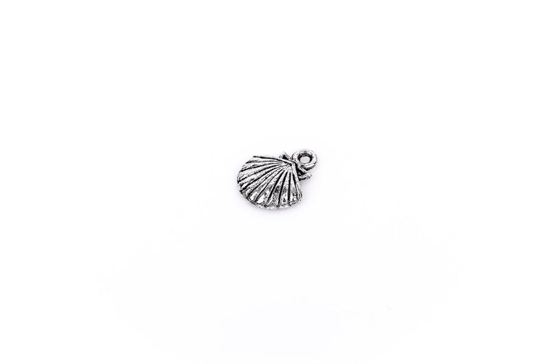 10 CLAM SHELLS Silver Pewter Charm Pendants chs1079