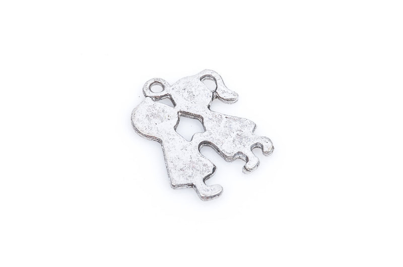 8 Silver Metal BOY and GIRL Kissing Charms or Pendants chs1472