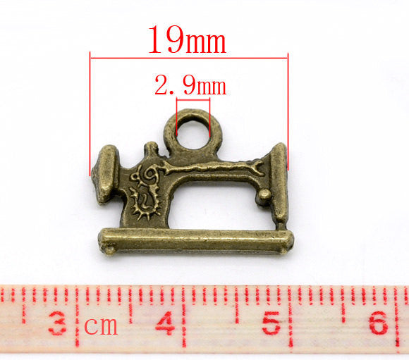 5 Antique Bronze SEWING MACHINE Charm Pendants  chb0331