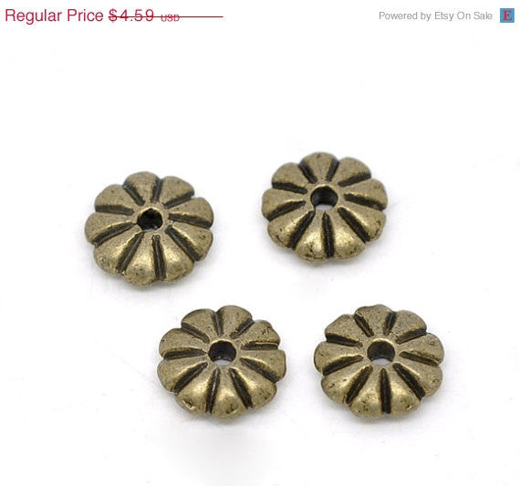 Antique Bronze Metal DAISY Spacer Beads . 100 pieces bme0034