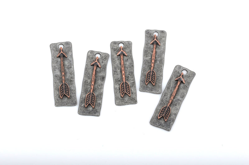 5 ARROW Charms Pendants, gunmetal base with copper arrow, rustic hammered metal, 38x12mm, cho0143