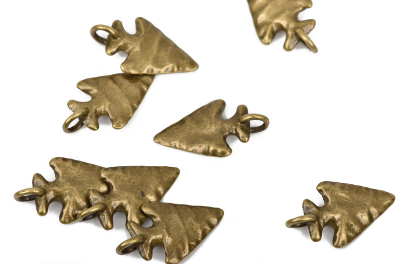 5 ARROWHEAD Charm Pendants, hammered bronze metal, reversible arrow head, 26x15mm, chb0439