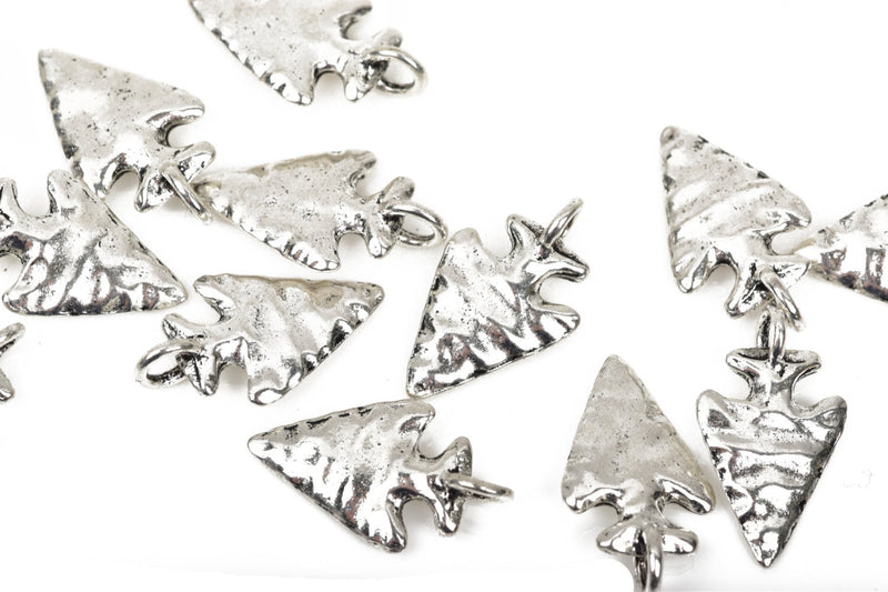 5 ARROWHEAD Charm Pendants, hammered silver metal, reversible arrow head, 26x15mm, chs2433